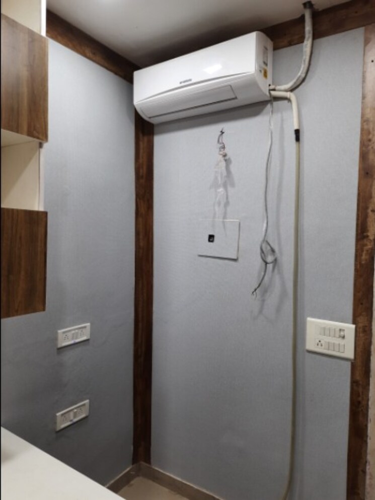 undefined, netaji subhash place Commercial Office Space 100 Sq.Ft. In Netaji Subhash Place Delhi 8135800