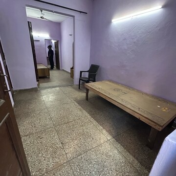 Room in 1.5 BHK Builder Floor at Kotla Mubarakpur – for Rent