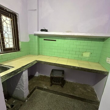 Kitchen in 1.5 BHK Builder Floor at Kotla Mubarakpur – for Rent