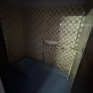 Bathroom in 1.5 BHK Builder Floor at Kotla Mubarakpur – for Rent