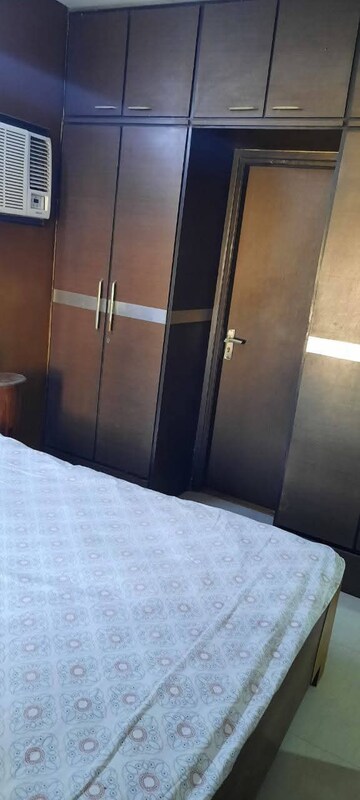 Furnished Amenities in 2 BHK Apartment at Swapnalok Towers, Malad East – for Rent