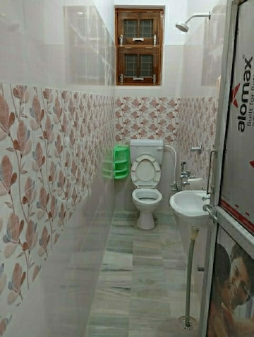 Bathroom in 2 BHK Builder Floor at Aliganj – for Rent