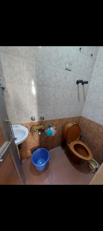Bathroom in 1 BHK Apartment at Sarita Vihar – for Rent