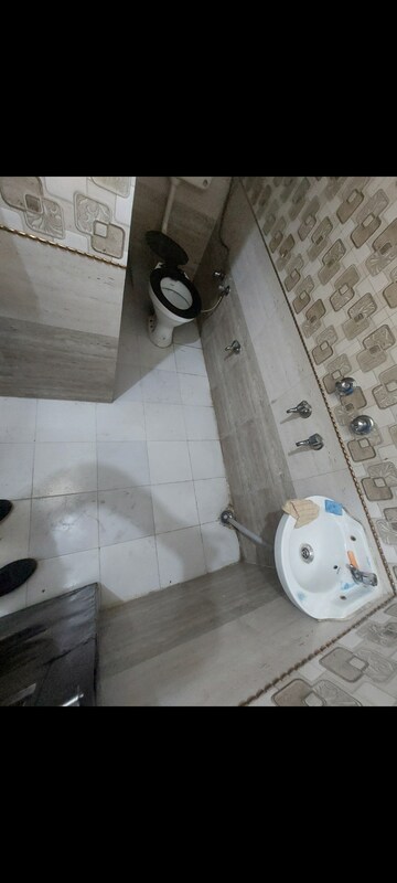 Bathroom in 1 BHK Apartment at Sarita Vihar – for Rent