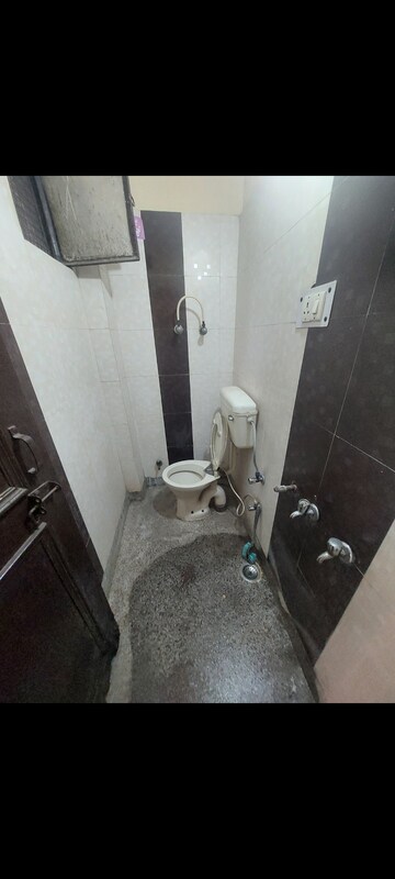 Bathroom in 1 BHK Apartment at Sarita Vihar – for Rent