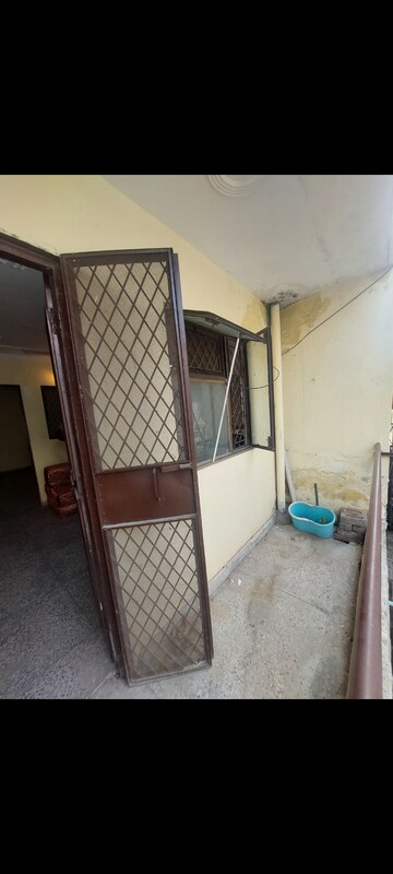 Bathroom in 1 BHK Apartment at Sarita Vihar – for Rent