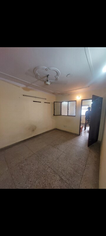 Room in 1 BHK Apartment at Sarita Vihar – for Rent