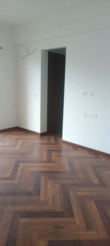 Room in 4 BHK Apartment at Lotus Panache, Sector 110 – for Rent