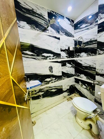 Attached Bathroom in 2 BHK Builder Floor at Dwarka Mor – for Rent