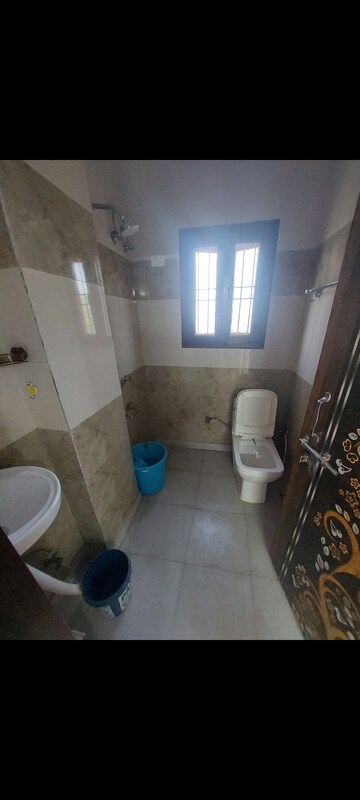 Bathroom in 1 BHK Apartment at Sarita Vihar – for Rent