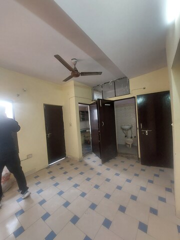 Furnished Amenities in 1 BHK Apartment at Sarita Vihar – for Rent