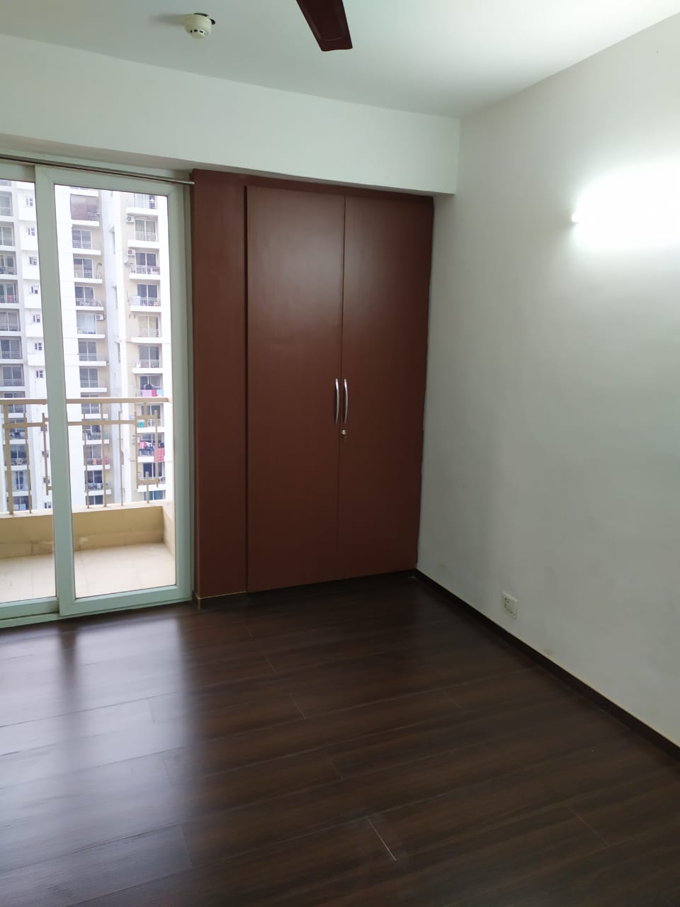 2 BHK Apartment For Sale in Paras Tierea