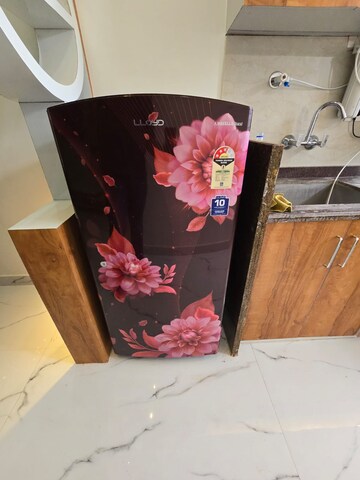 Bedroom in 3 BHK Apartment at RHB Aatish Market, Mansarovar – for Rent