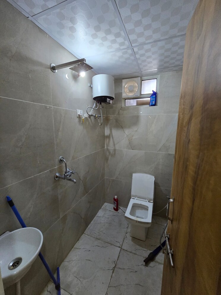 Bathroom, rhb-aatish-market 3 Bedroom 1520 Sq.Ft. Apartment In Mansarovar Jaipur 8136010