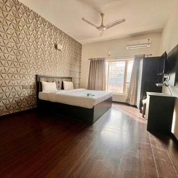 Living Room in 3.5 BHK Apartment at Indiranagar – for Rent