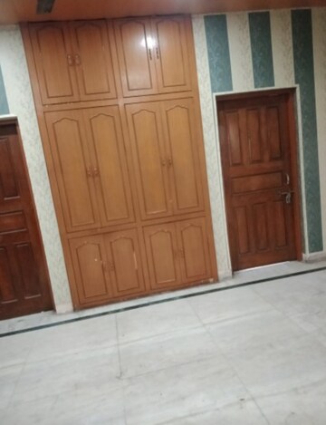 Room in 2 BHK Villa at Aliganj – for Rent