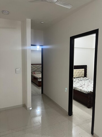 Room in 2 BHK Apartment at Lodha Amara, Kolshet Road – for Rent