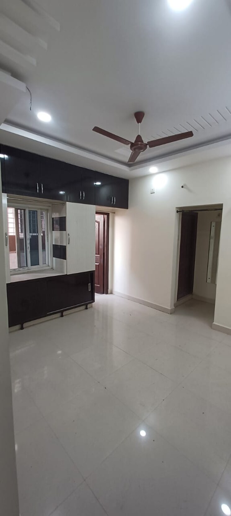 Room, golden-hue 3 Bedroom 1725 Sq.Ft. Apartment In Kondapur Hyderabad 8136178