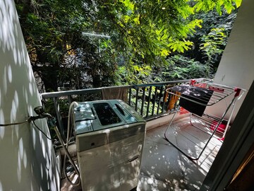 Balcony in 1 BHK Builder Floor at Ansal Sushant Lok I, Sector 43 – for Rent