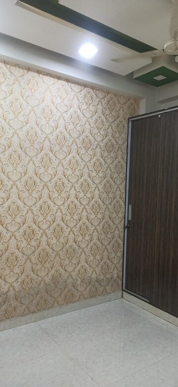 Room in 2 BHK Apartment at Niti Khand – for Rent