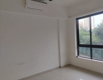 Room in 2 BHK Apartment at Shapoorji Pallonji Vicinia, Powai – for Rent