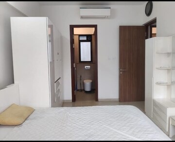 Room in 2 BHK Apartment at Shapoorji Pallonji Vicinia, Powai – for Rent