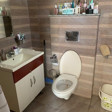 Bathroom in 3 BHK Builder Floor at Defence Colony – for Rent
