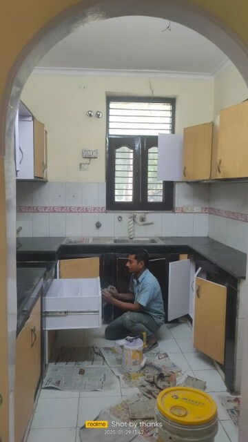 Kitchen in 2.5 BHK Independent House at Tulip Mall, Sector 46 – for Rent