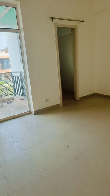 Room in 3 BHK Builder Floor at BPTP Park 81, Sector 81 – for Rent