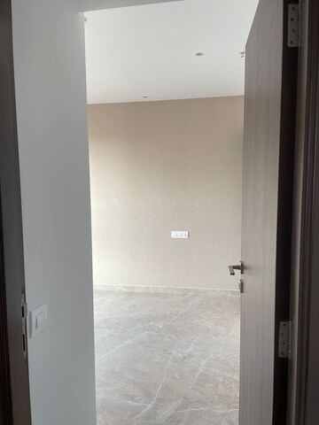 Room in 1 BHK Apartment at Hiranandani Regent Hill, Powai – for Rent