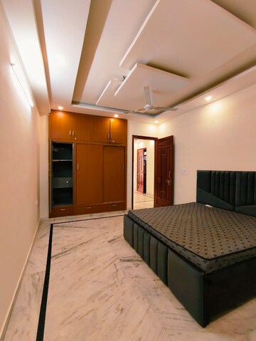 Bedroom in 2 BHK Builder Floor at SAS Tower, Sector 38 – for Rent