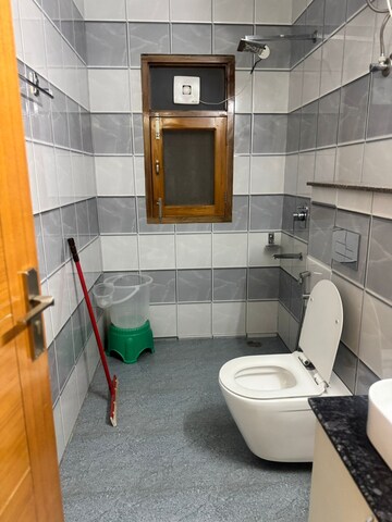 Bathroom in 2 BHK Builder Floor at SAS Tower, Sector 38 – for Rent