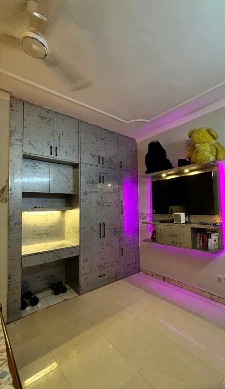 Room, ambala highway 3 Bedroom 200 Sq.Yd. Builder Floor In Ambala Highway Zirakpur 8136487