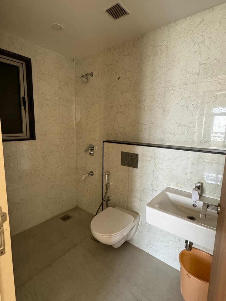 Bathroom, lodha-primo 2 Bedroom 699 Sq.Ft. Apartment In Parel Mumbai 8136625