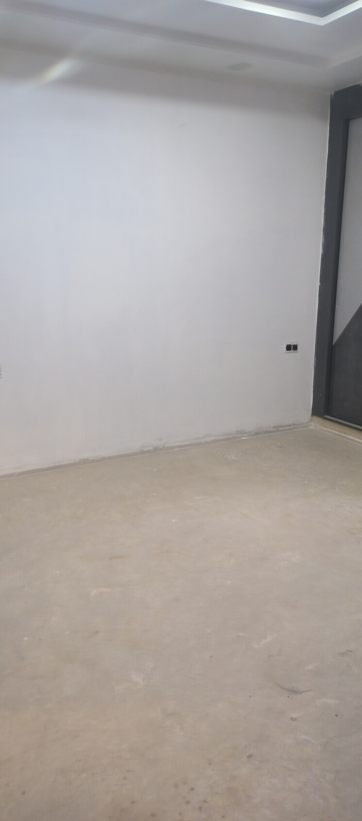 Room, azad nagar 3 Bedroom 135 Sq.Yd. Builder Floor In Azad Nagar Delhi 8136542