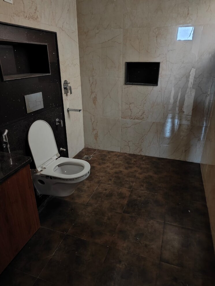 Bathroom, sector 21d 2.5 Bedroom 108 Sq.Yd. Independent House In Sector 21d Faridabad 8136614