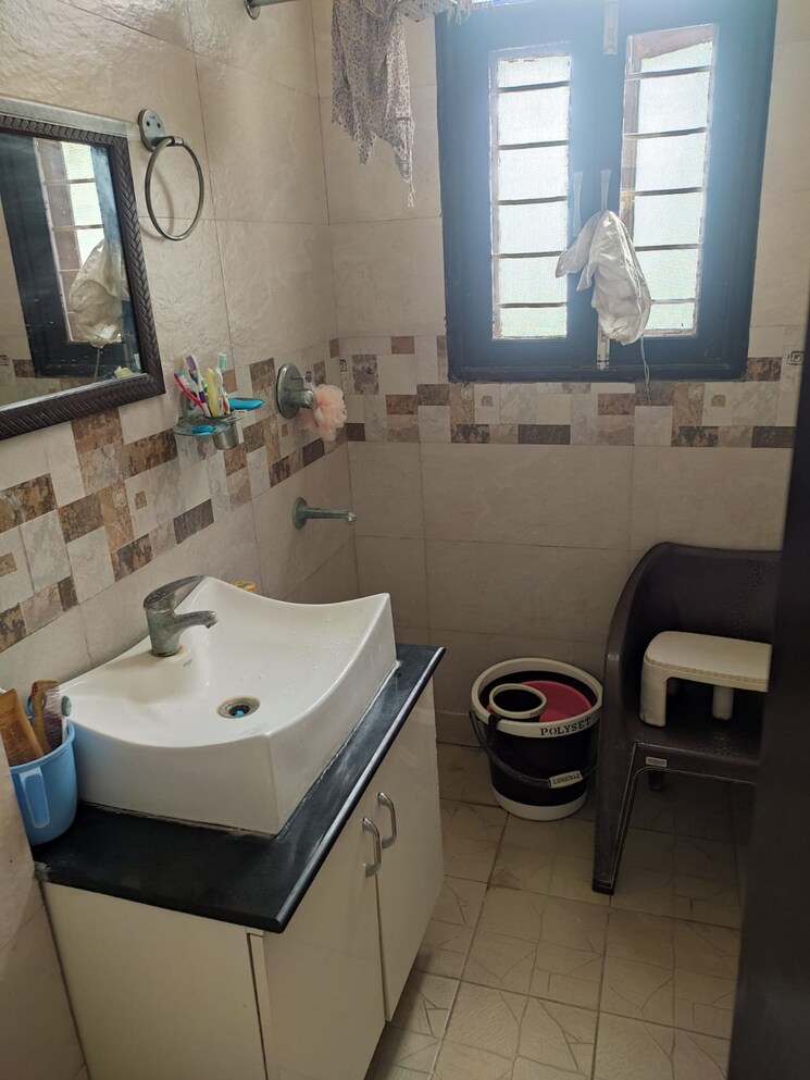 Attached Bathroom, sector 21d 2.5 Bedroom 108 Sq.Yd. Independent House In Sector 21d Faridabad 8136614