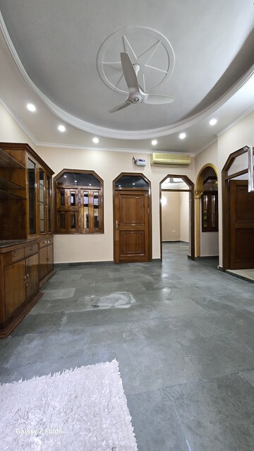 2 BHK Builder Floor For Rent in Chattarpur