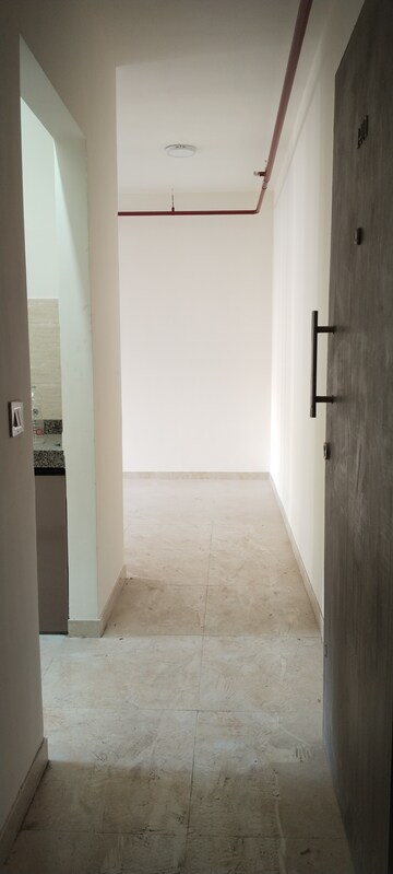 Room in 3 BHK Apartment at Sunteck Maxxworld, Naigaon East – for Rent