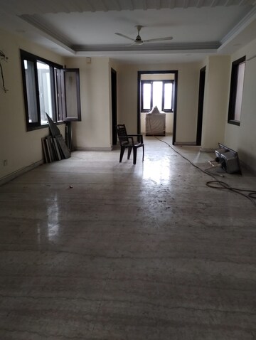 Room in 3 BHK Builder Floor at Janakpuri – for Rent