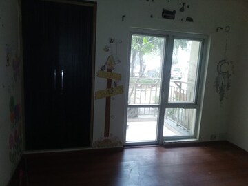Room in 2 BHK Apartment at BPTP Park Grandeura, Sector 82 – for Rent