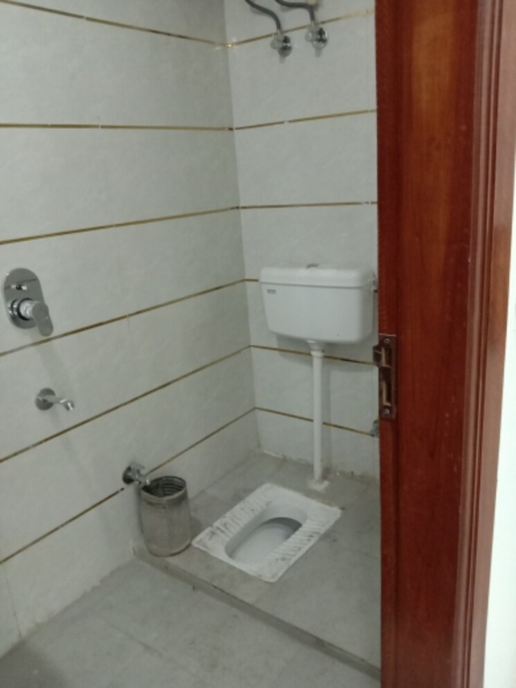 Bathroom, dwarka mor 4 Bedroom 1080 Sq.Ft. Builder Floor In Dwarka Mor Delhi 8136918