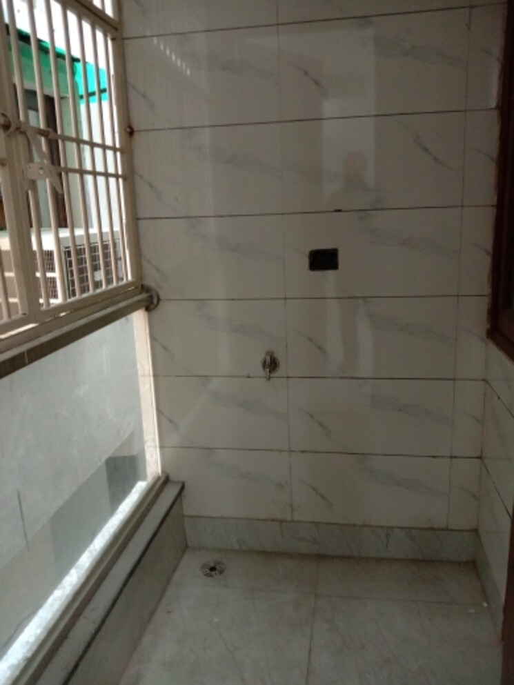 Bathroom, dwarka mor 4 Bedroom 1080 Sq.Ft. Builder Floor In Dwarka Mor Delhi 8136918