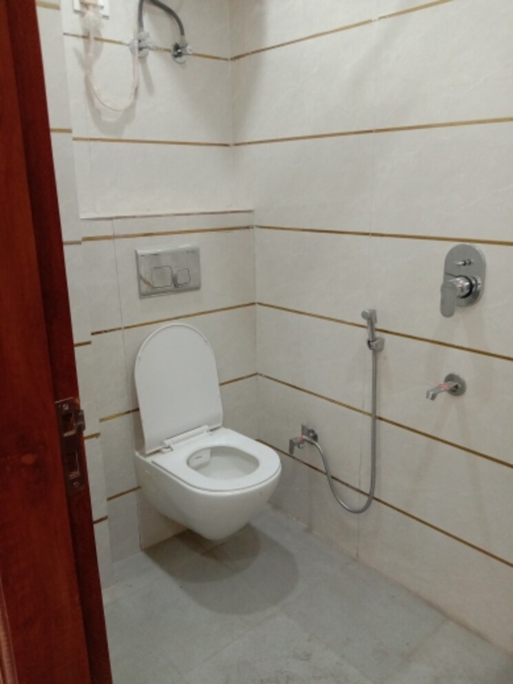 Bathroom, dwarka mor 4 Bedroom 1080 Sq.Ft. Builder Floor In Dwarka Mor Delhi 8136918