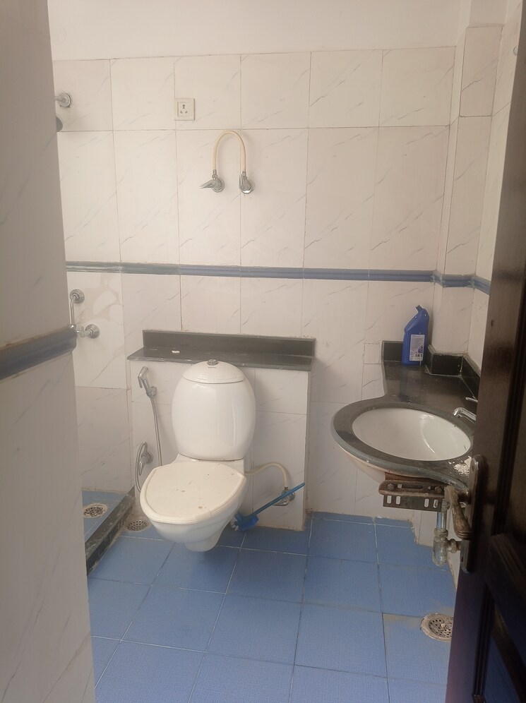 Attached Bathroom, vaibhav khand 4 Bedroom 2200 Sq.Ft. Apartment In Vaibhav Khand Ghaziabad 8136942