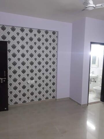 Room in 3 BHK Apartment at Omaxe New Heights, Sector 78 – for Rent