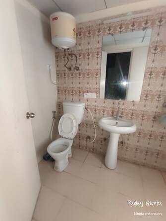 2 BHK Apartment For Rent in Gaur City 7th Avenue Sector 4, Greater Noida Greater Noida  8136979