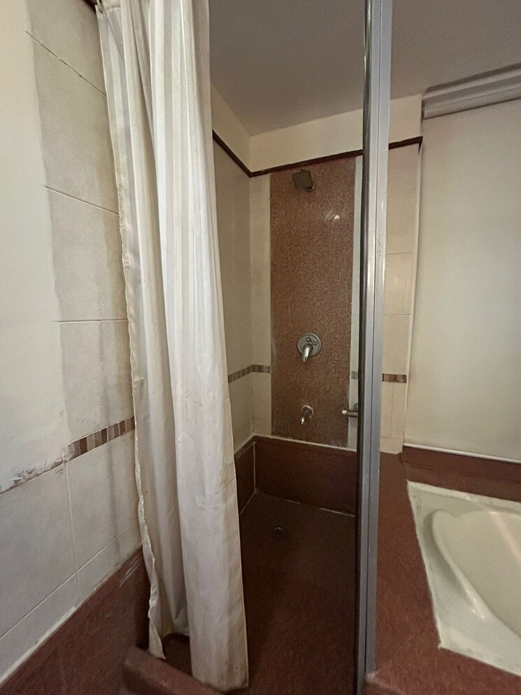 Bathroom, ansal-sushant-lok-i 1 Bedroom 550 Sq.Ft. Builder Floor In Sector 43 Gurgaon 8136991