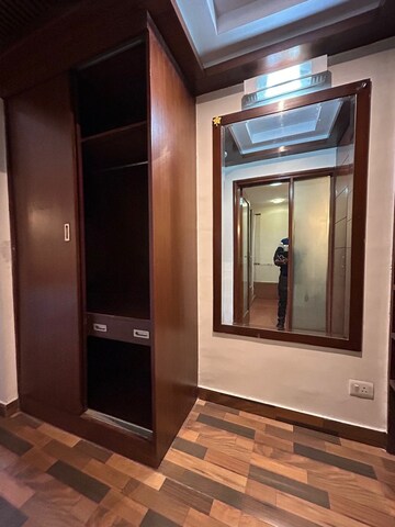 Building Lobby in 1 BHK Builder Floor at Ansal Sushant Lok I, Sector 43 – for Rent