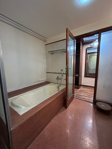 Room in 1 BHK Builder Floor at Ansal Sushant Lok I, Sector 43 – for Rent